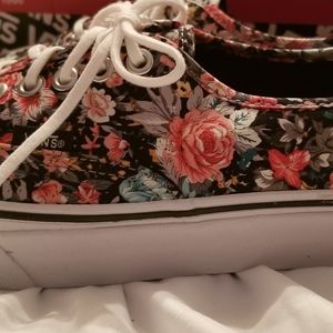 VANS - Authentic (Multi Floral) Blk/TruWht shoes